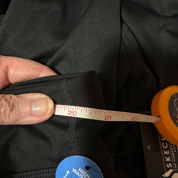 NWT Sketchers, never worn women’s casual or athletic pants with pockets. - Picture 14 of 14